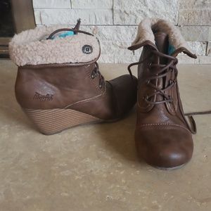 Blowfish Size 8 Wedge Faux Fur Booties